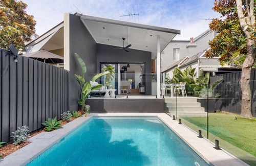 Balmain House | Balmain Resort: 3BR Home with a Pool