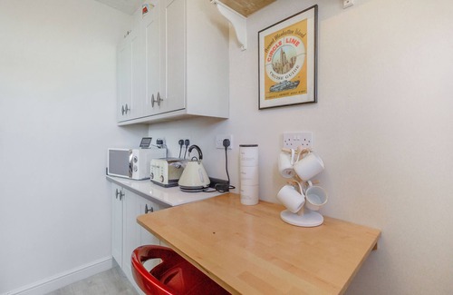 Redcar Cottage | BALMORAL COTTAGE, pet friendly, character holiday cottage in Redcar