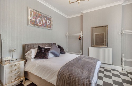 Redcar Cottage | BALMORAL COTTAGE, pet friendly, character holiday cottage in Redcar