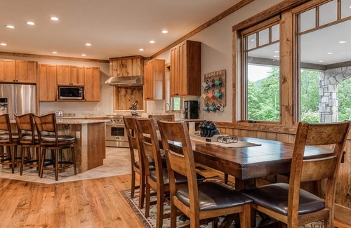 Black Mountain House | Bama Bear Lodge: A Larger than Life Mountain View Escape