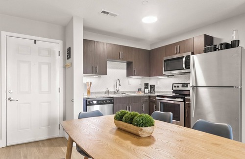 Tuscaloosa Condo | Bama on the River Riverfront Condo with a View, Gym and Pool Access