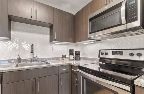 Tuscaloosa Condo | Bama on the River Riverfront Condo with a View, Gym and Pool Access