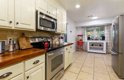 Northport House | Bama Ranch | 4 Miles to Stadium | Sleeps 8