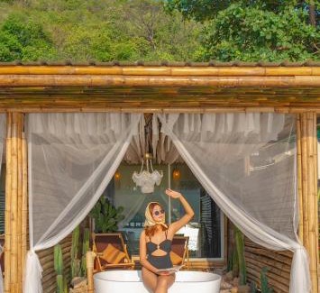 Haad Sang Wan Hotel | Bamboo Beachfront Koh Larn