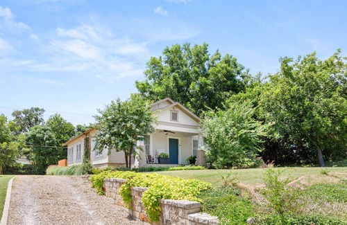 Waco House | Bamboo Bungalow |5 Min to Silos/Downtown