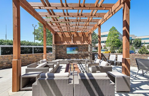 Prairie Village Apartment | Bamboo Loft Elegant Spacious - dedicated workspace dedicated Parking has a GYM