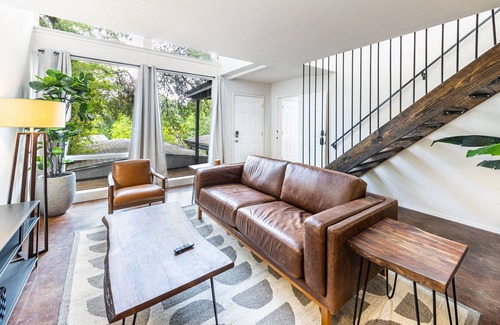 South Lamar House | Bamboo Oasis Unit B | Great for Groups, 15 mins to Downtown