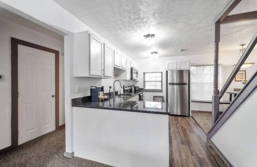 Victorian Village House | Bamboo Retreat- Private Parking -New Reno -Central