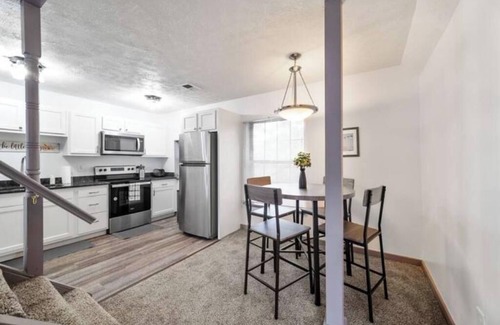 Victorian Village House | Bamboo Retreat- Private Parking -New Reno -Central