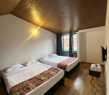 Barrios Unidos House | Bamuka Hostal