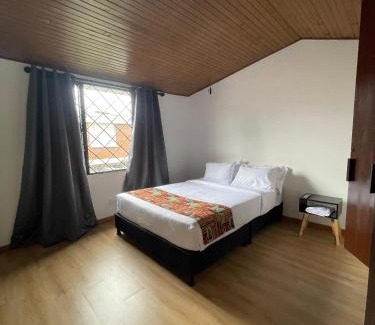 Barrios Unidos House | Bamuka Hostal