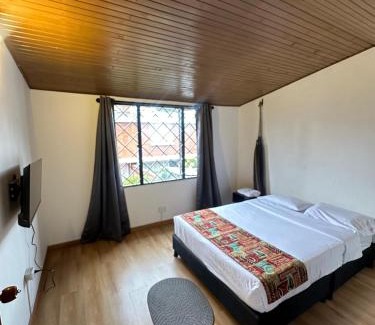 Barrios Unidos House | Bamuka Hostal