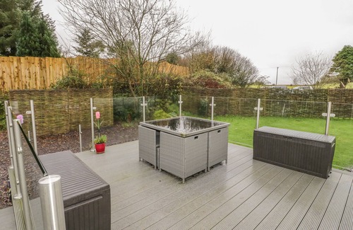 Brynteg Cottage | BANADLEN LODGE, pet friendly, with a garden in Benllech