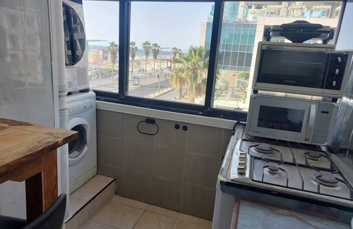 Kerem HaTeimanim Apartment | Banana beach front Aparthotel TLV, 3BR, AC, center
