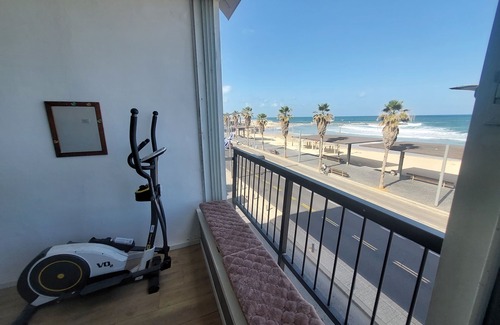 Kerem HaTeimanim Apartment | Banana beach front Aparthotel TLV, 3BR, AC, center