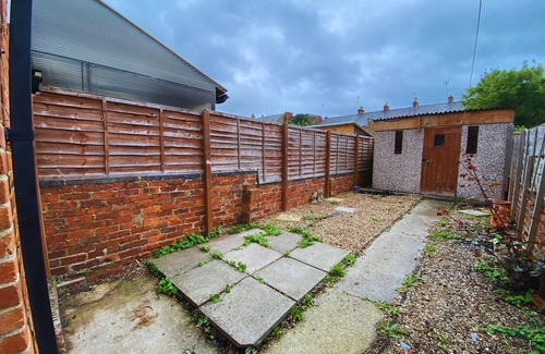 Banbury House | Banbury Family Home Sleeps 4 Walking Distance To Town & Train Station