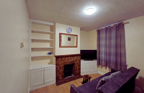 Banbury House | Banbury Family Home Sleeps 4 Walking Distance To Town & Train Station