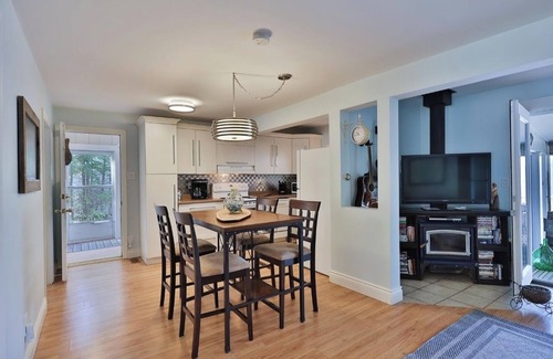 Faraday Cottage | Bancroft Lakefront Cottage with Breathtaking Sunsets!