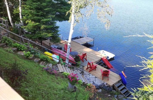 Faraday Cottage | Bancroft Lakefront Cottage with Breathtaking Sunsets!
