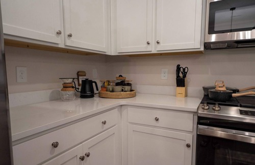 Spartanburg House | Band New Luxury Stay, 3 min to Downtown Sleeps 10
