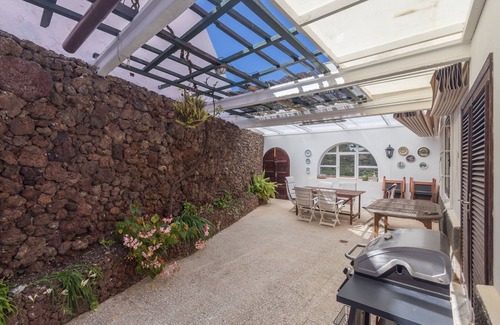 Las Brisas Ski Chalet | Bandama Country Home - 3BR with garden