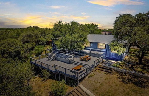 Bandera House | Bandera Box Guesthouse