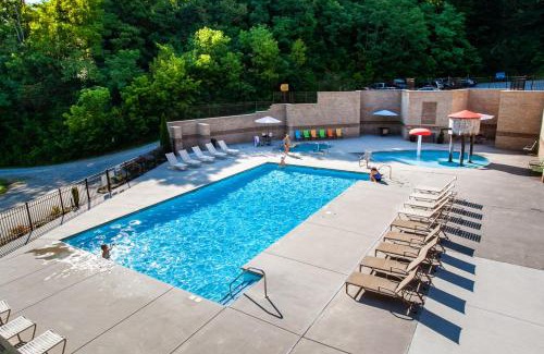 Sevierville House | Bandit Lodge BRAND NEW CABIN w Pool