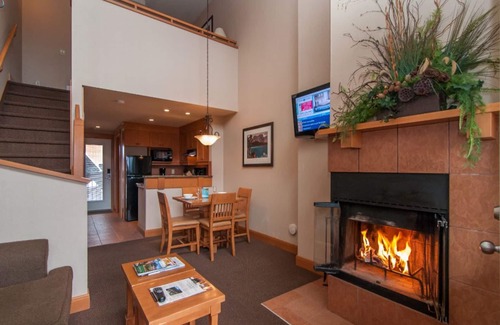Banff Condo | Banff Getaway in great Location | Private Hot Tub!