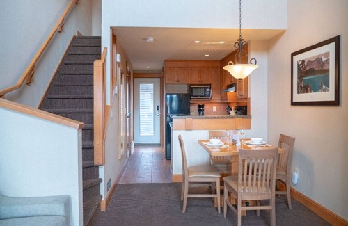 Banff Condo | Banff Getaway in great Location | Private Hot Tub!