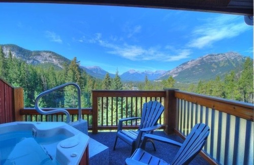Banff Condo | Banff Getaway in great Location | Private Hot Tub!