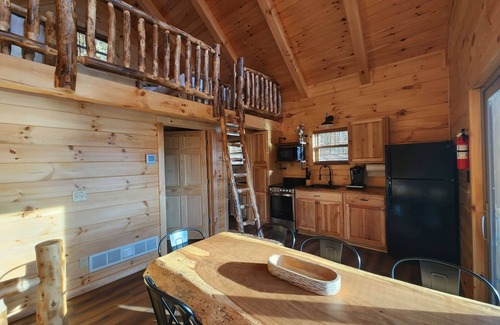 Scio Villa | Banff/Hot Tub-Lakeview -Pet friendly-8 Person Lodge