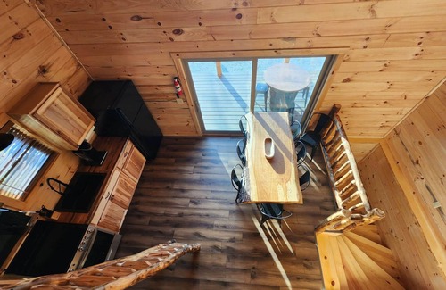 Scio Villa | Banff/Hot Tub-Lakeview -Pet friendly-8 Person Lodge