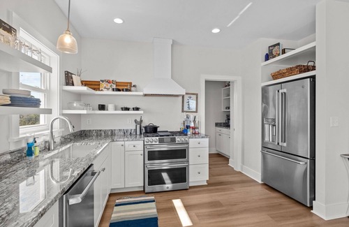 Cedar Island House | Banks' Haven-Sound Front/Pet Friendly Home