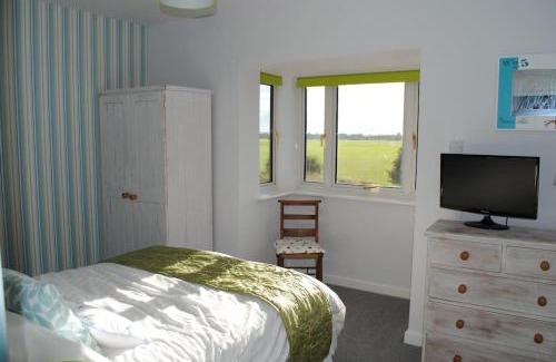 Tewkesbury House | banks of the river avon