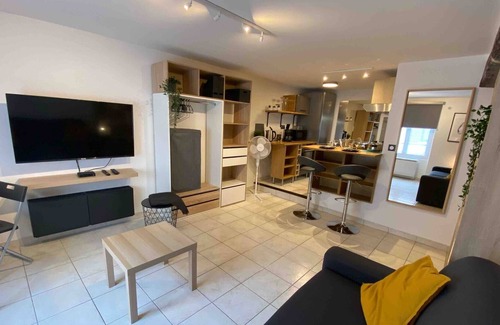 Montlhery Apartment | ☆ Banksy Super-comfort 5* 30' From Paris ☆