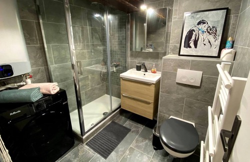 Montlhery Apartment | ☆ Banksy Super-comfort 5* 30' From Paris ☆