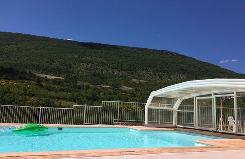 La Roche-sur-le-Buis Cottage | banne mountain view