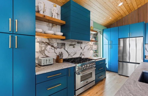 Sugar Mountain House | Banner Elk Black Lodge 4 Bed 3 Bath Soaring ceilings Hot Tub and Mtn Views