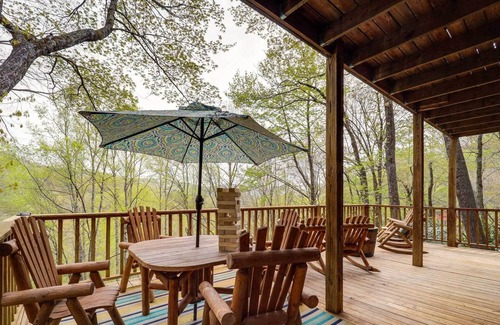 Mill Ridge Cabin | Banner Elk Cabin w/ Fire Pit: Pets Welcome