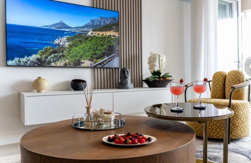 Bantry Bay Apartment | Bantry Alanda - Modern Apt in Bantry Bay with views