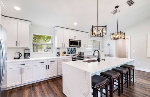 East Rocks House | Banyan Beach House on the west end in East Rocks neighborhood!