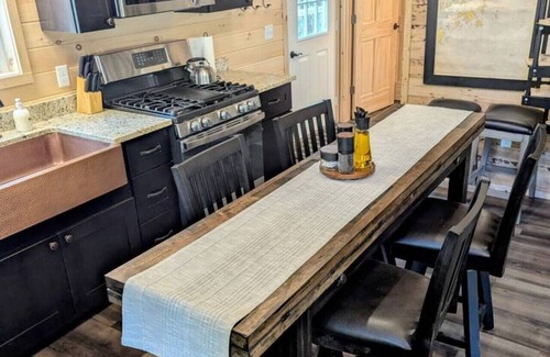 Hancock Cabin | Bar Harbor Cabin with Treehouse Suite & Hot Tub