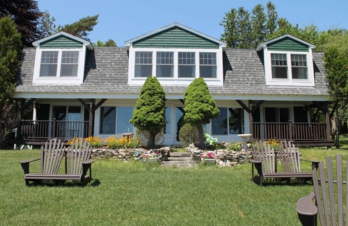 Hulls Cove Cottage | Bar Harbor waterfront home, sleeps 10-12! Close to Acadia main entrance