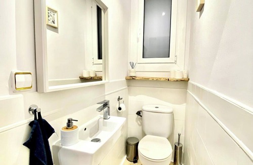 Sants-Montjuic Apartment | Barcelona Blissful Retreat with Stunning Views