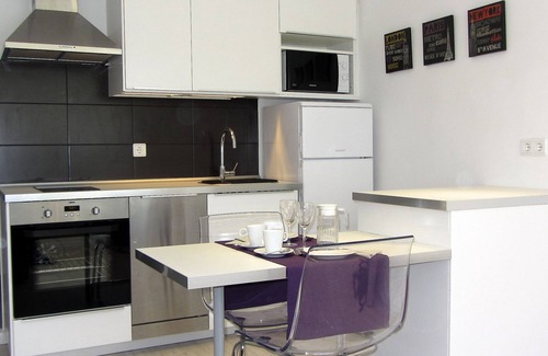 La Maternitat i Sant Ramon Apartment | BARCELONA: MODERN AND COZY APARTMENT