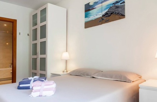 Hostafrancs Apartment | Barcelona | Plaza España Apt. with Huge Balcony ®