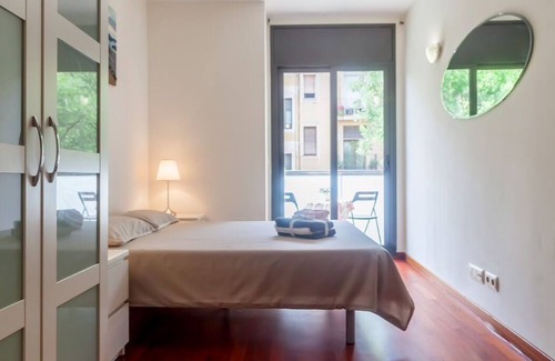 Hostafrancs Apartment | Barcelona | Plaza España Apt. with Huge Balcony ®