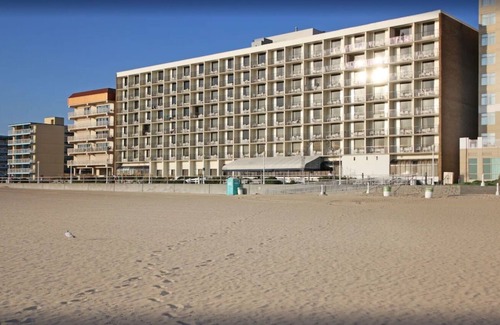 Northeast Virginia Beach Resort | Barclay Towers featuring a beautiful beach front view