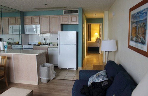 Northeast Virginia Beach Resort | Barclay Towers Resort Oceanfront Units with Oceanfront Balcony