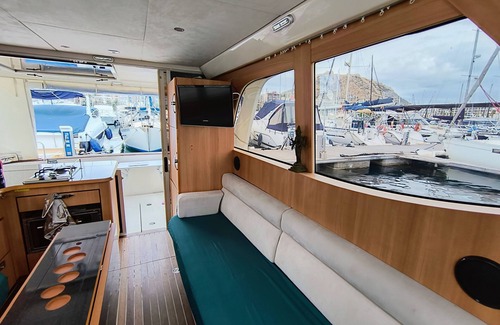 Ensanche Diputacion Boat Rental | Barco en el Centro de Alicante Para 3 Invitados